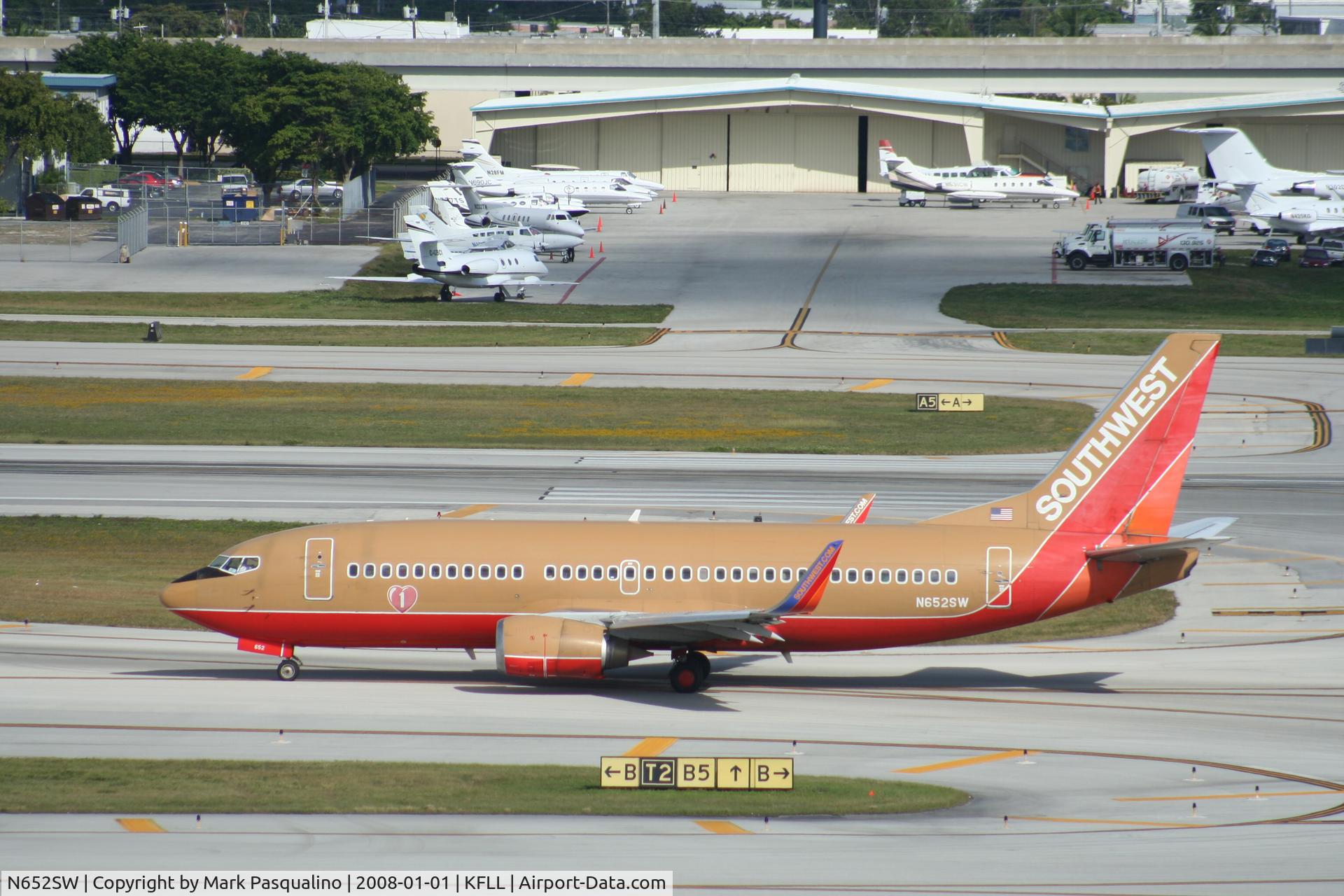 N652SW, 1997 Boeing 737-3H4 C/N 27722, Boeing 737-300