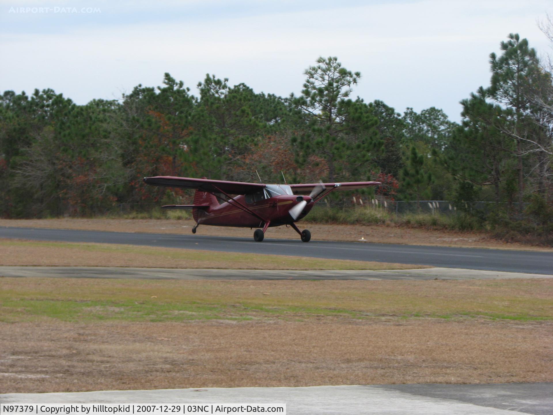 N97379, 1946 Universal Stinson 108 C/N 108-379, Stinson wheel lands at Jimmy Miller's Pig Pickin'