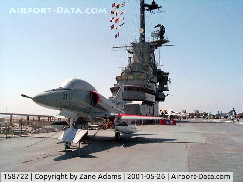 158722, Douglas TA-4J Skyhawk C/N 14343, On the USS Lexington