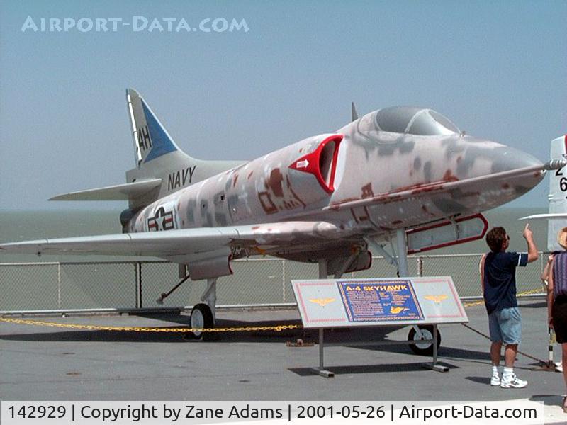 142929, Douglas A-4B Skyhawk C/N 11991, On the USS Lexington