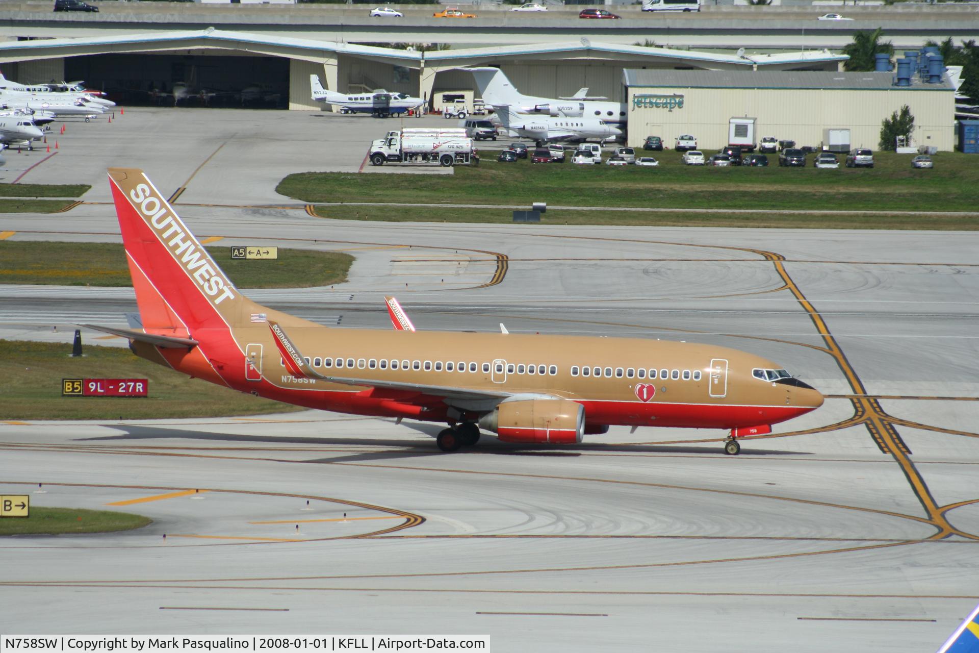 N758SW, 1999 Boeing 737-7H4 C/N 27873, Boeing 737-700