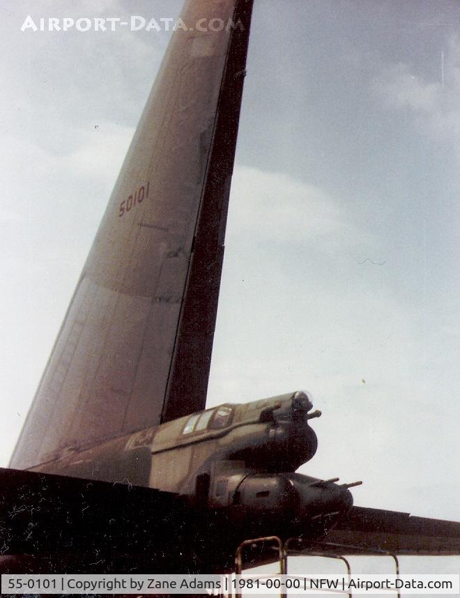 55-0101, 1955 Boeing B-52D Stratofortress C/N 17217, B-52D on the line at Carswell AFB - This aricraft was scrapped sometime after delivery to AMARC 10/06/82