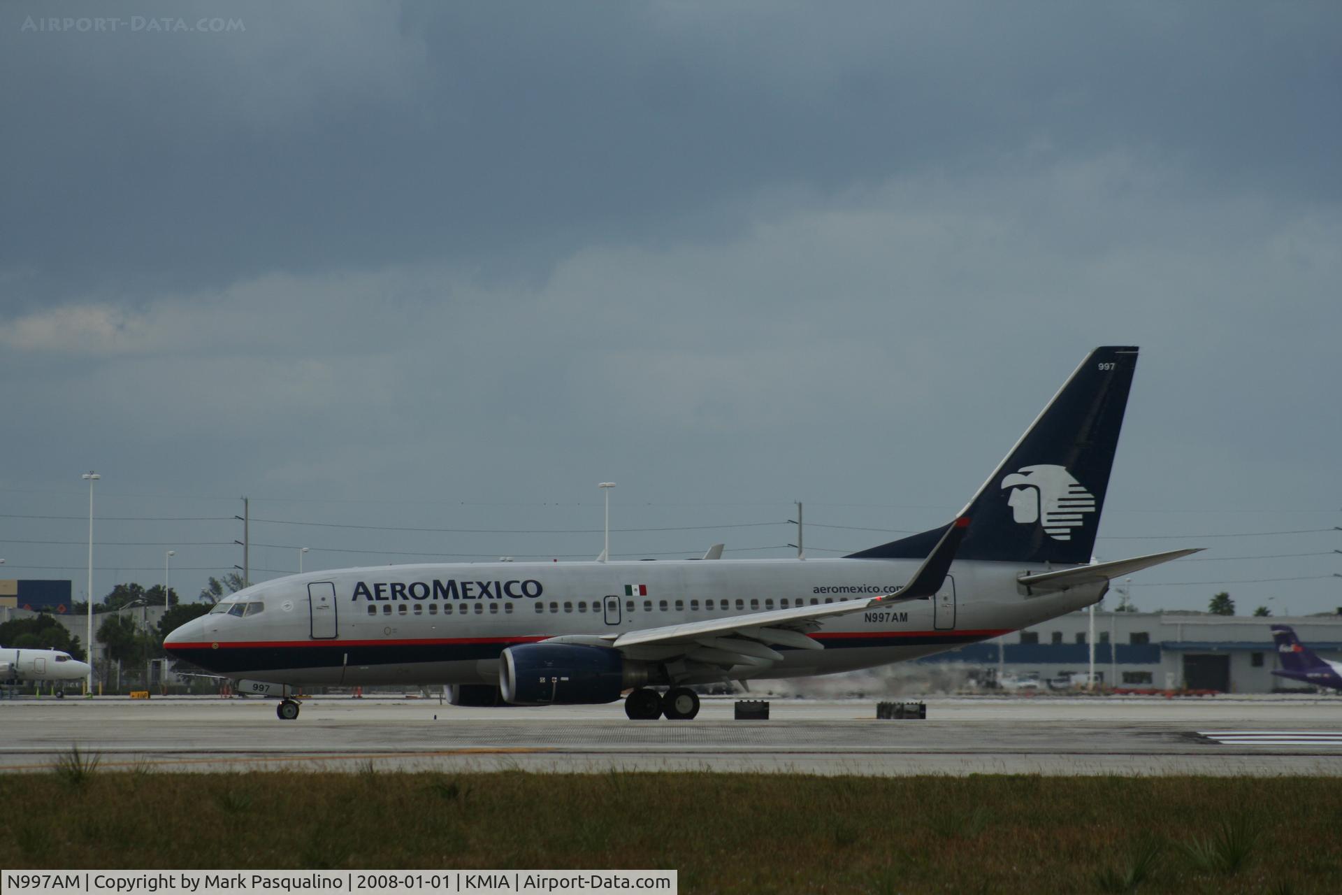 N997AM, 2002 Boeing 737-76Q C/N 30283, Boeing 737-700