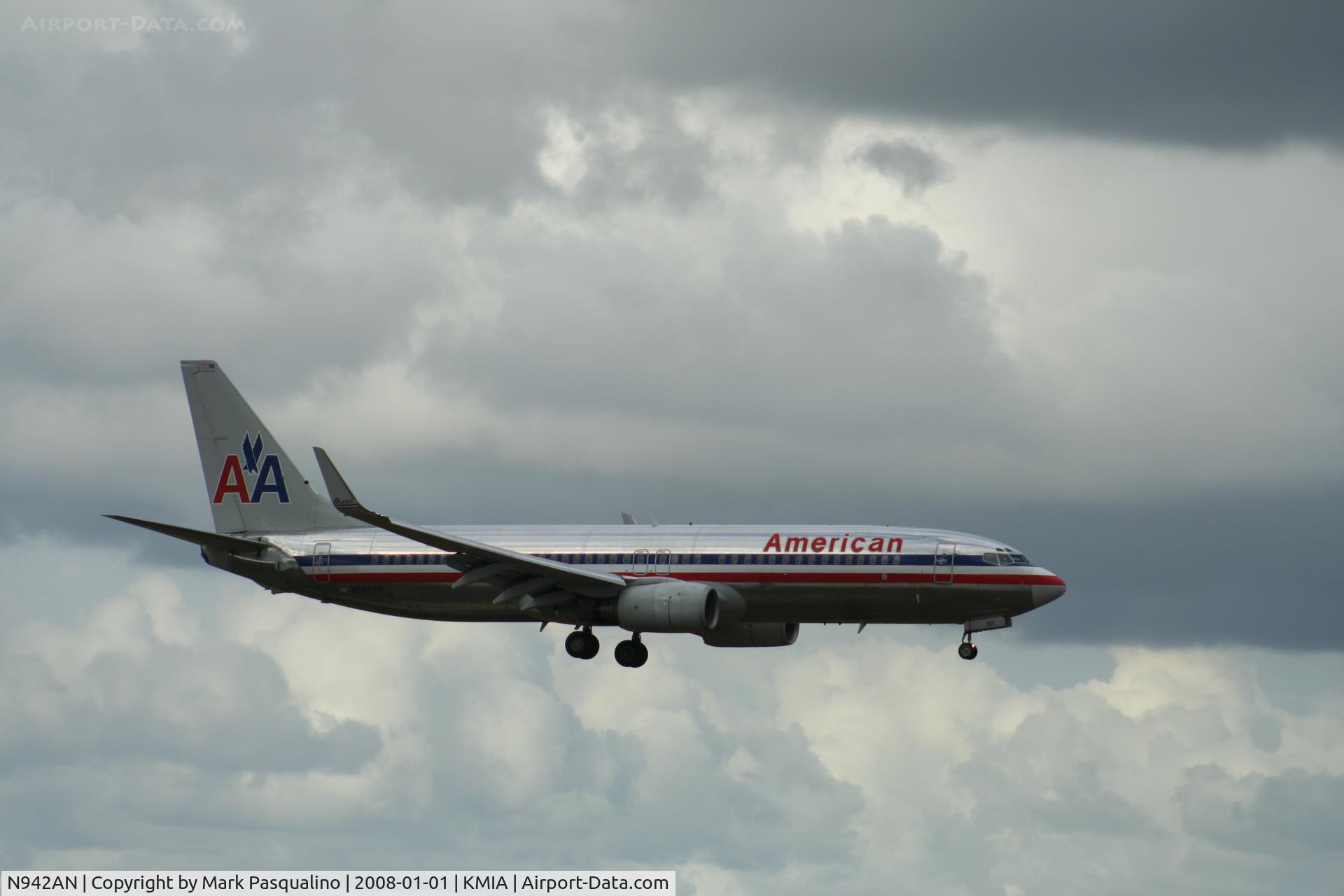 N942AN, 2000 Boeing 737-823 C/N 30084, Boeing 737-800