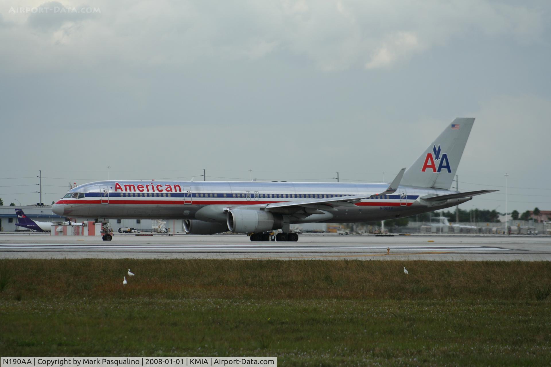 N190AA, 2001 Boeing 757-223 C/N 32384, Boeing 757-200
