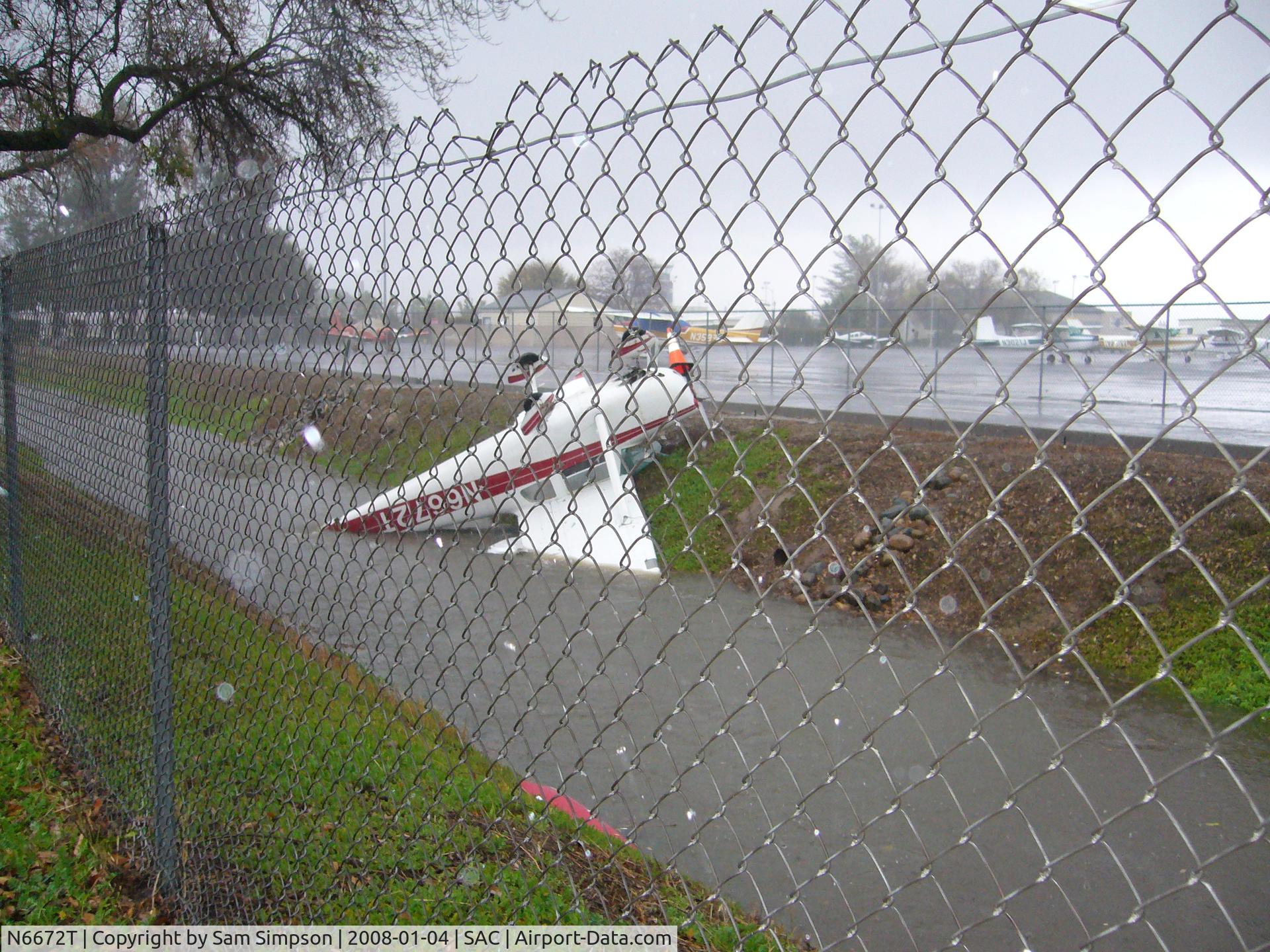 N6672T, 1960 Cessna 150A C/N 15059072, wind storm damage January 4, 2008