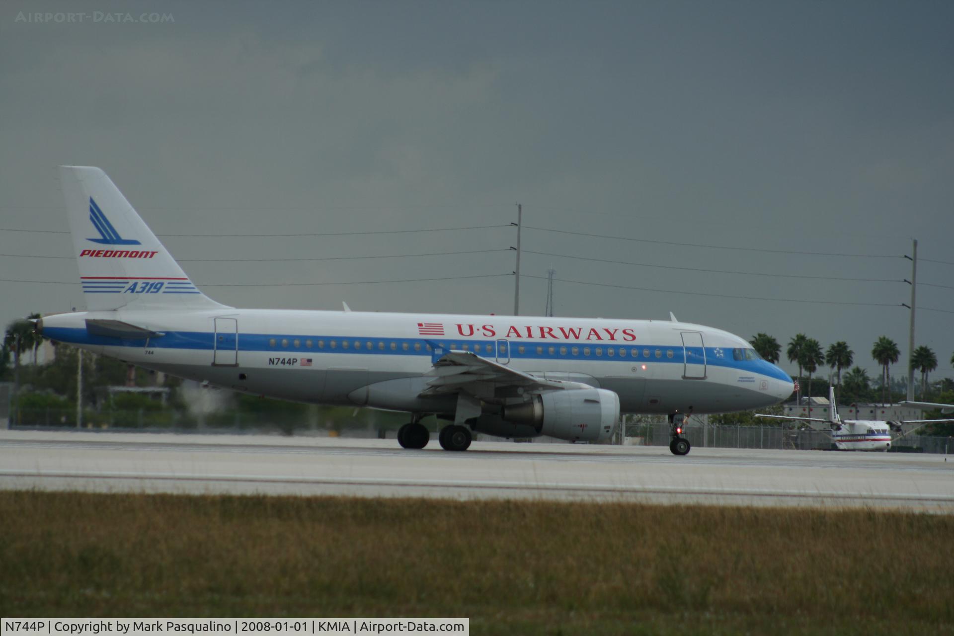 N744P, 2000 Airbus A319-112 C/N 1287, Airbus A319