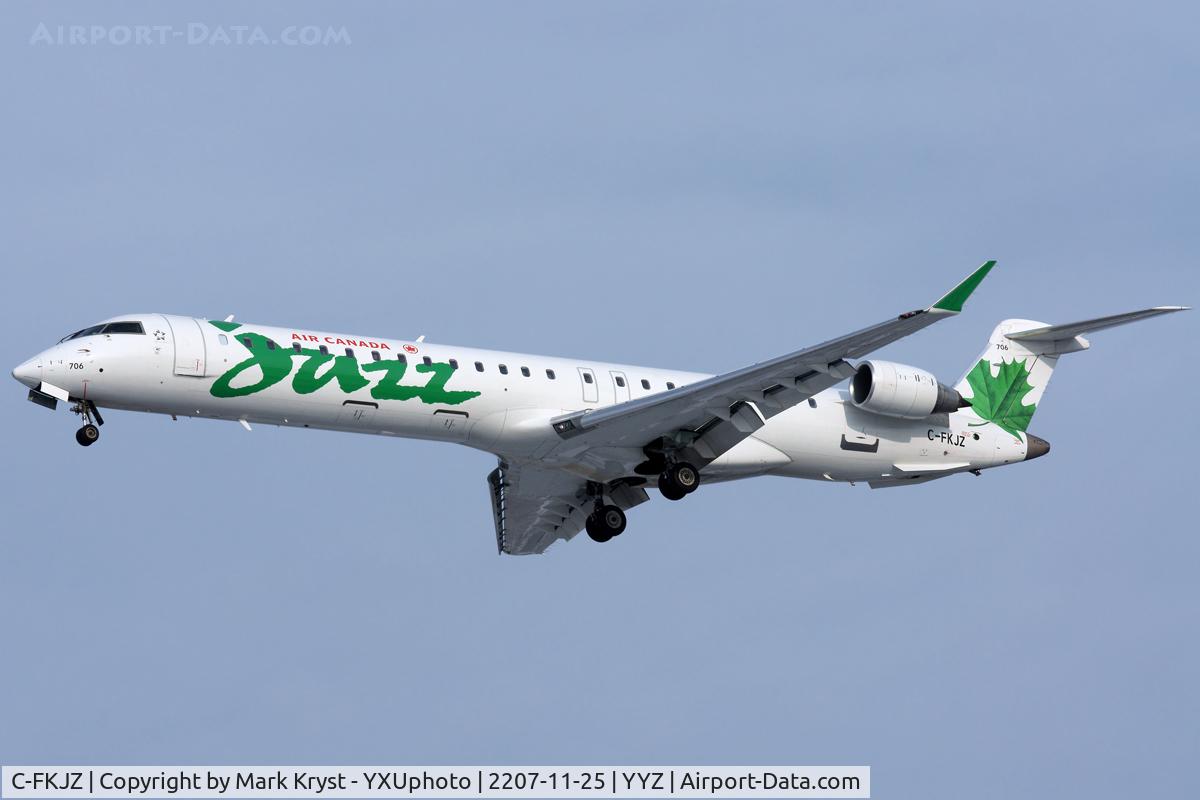 C-FKJZ, 2005 Canadair CRJ-705ER (CL-600-2D15) Regional Jet C/N 15044, Short final for RWY24R.