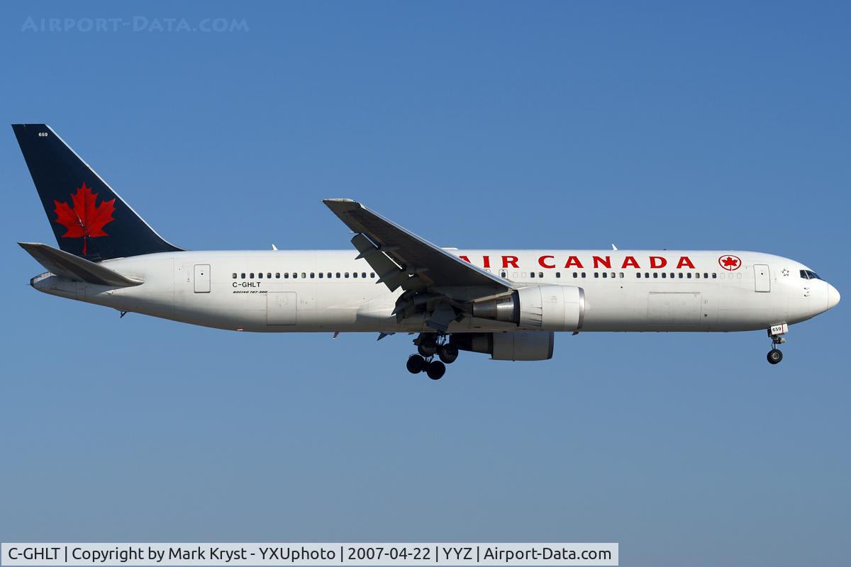 C-GHLT, 2001 Boeing 767-333 C/N 30850, Short final for RWY24R.
