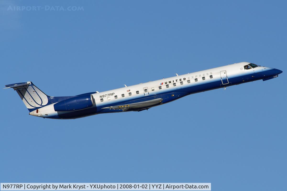 N977RP, 1999 Embraer ERJ-145LR (EMB-145LR) C/N 145185, Taking off from RWY06L.