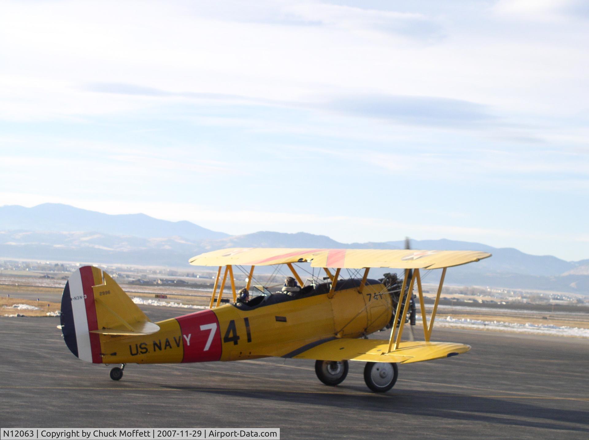 N12063, 1941 Naval Aircraft Factory N3N-3 C/N 2996, Taxiing out at KFNL