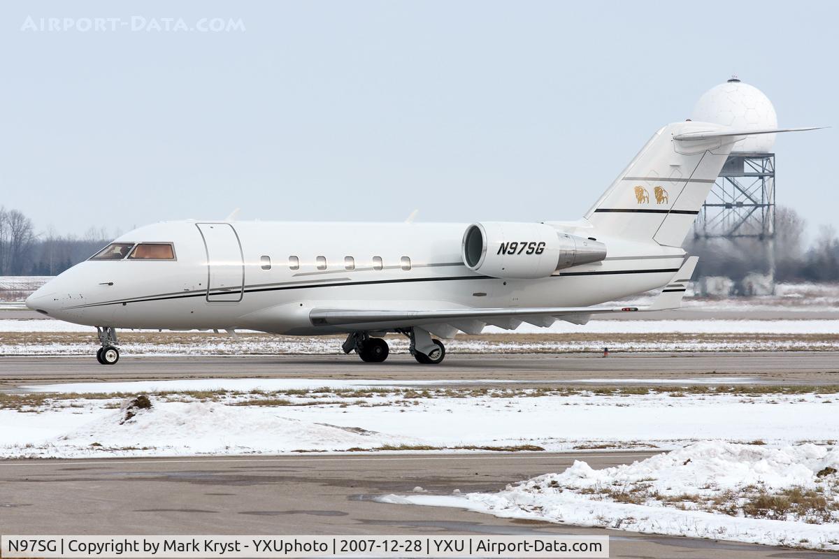 N97SG, 1986 Canadair Challenger 601 (CL-600-2A12) C/N 3051, Taxiing on Golf.