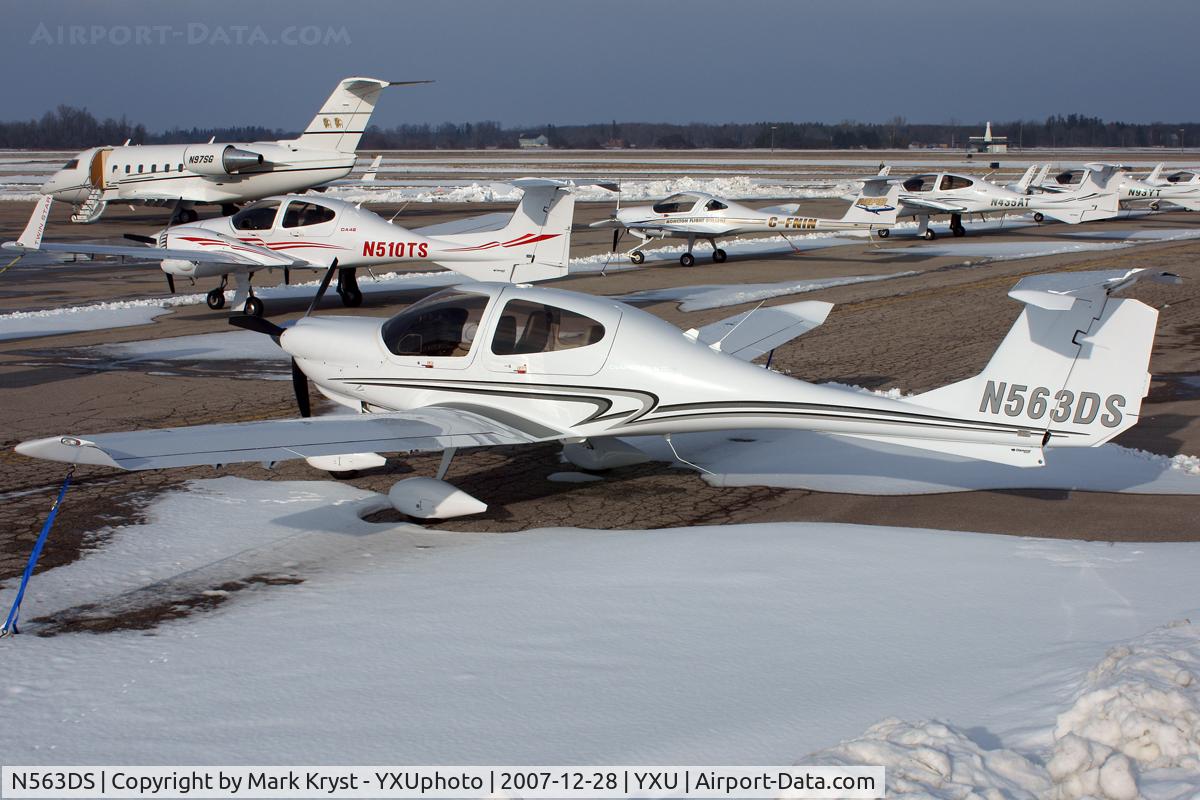 N563DS, 2007 Diamond DA-40 Diamond Star C/N 40.863, Parked by Diamond Flight Centre.