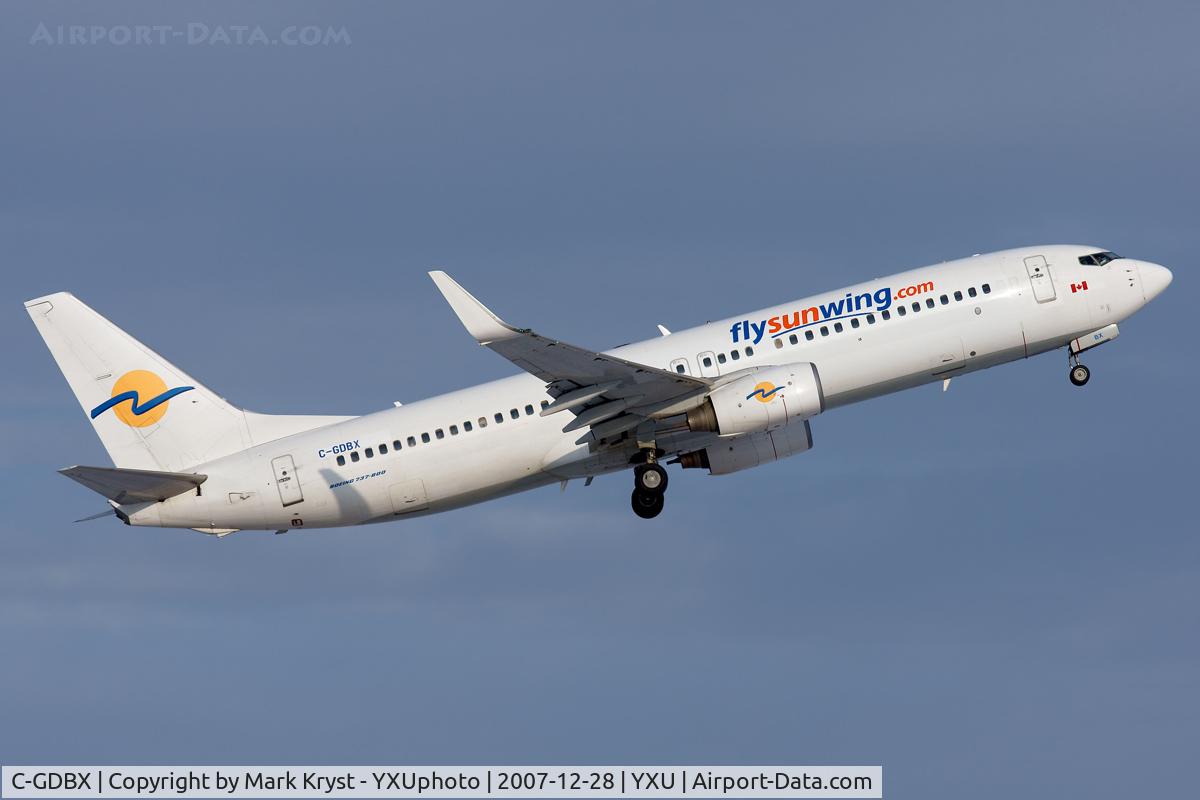 C-GDBX, 2003 Boeing 737-8Q8 C/N 33699, Taking off from RWY15.