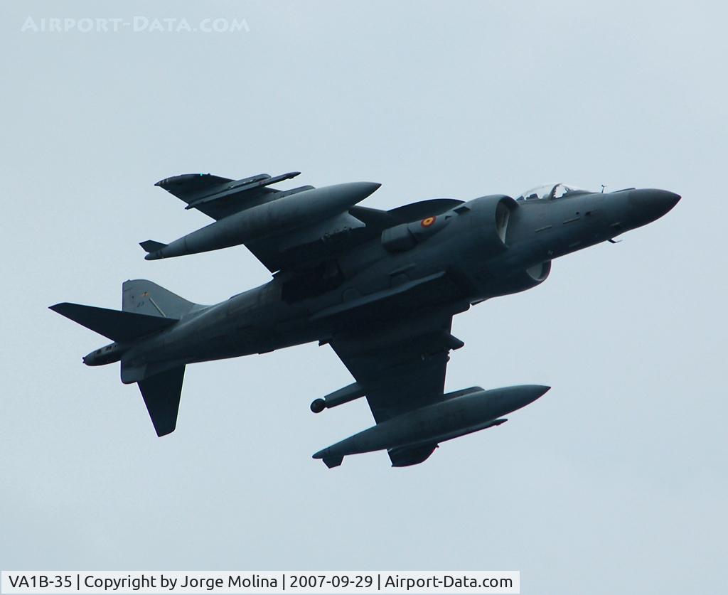 VA1B-35, McDonnell Douglas EAV-8B+ Matador II C/N SR1, Maxiamun performance in low pass over BCN beachÂ´s.