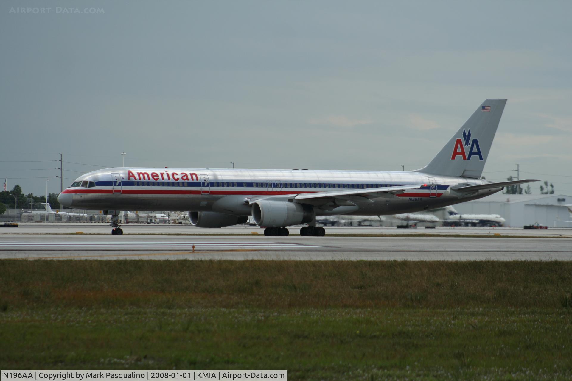 N196AA, 2001 Boeing 757-223 C/N 32390, Boeing 757-200