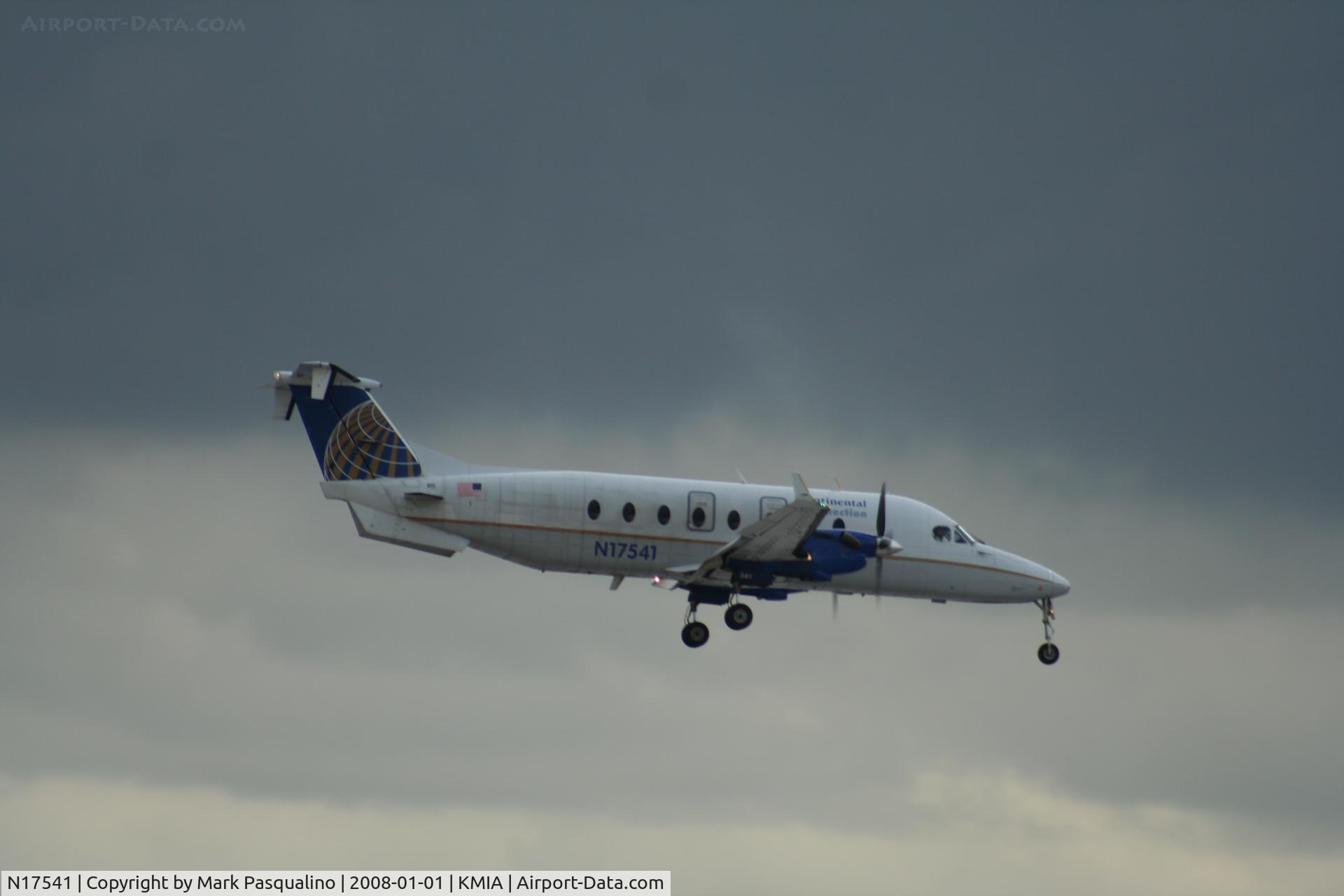 N17541, 1996 Beech 1900D C/N UE-203, Beech 1900D