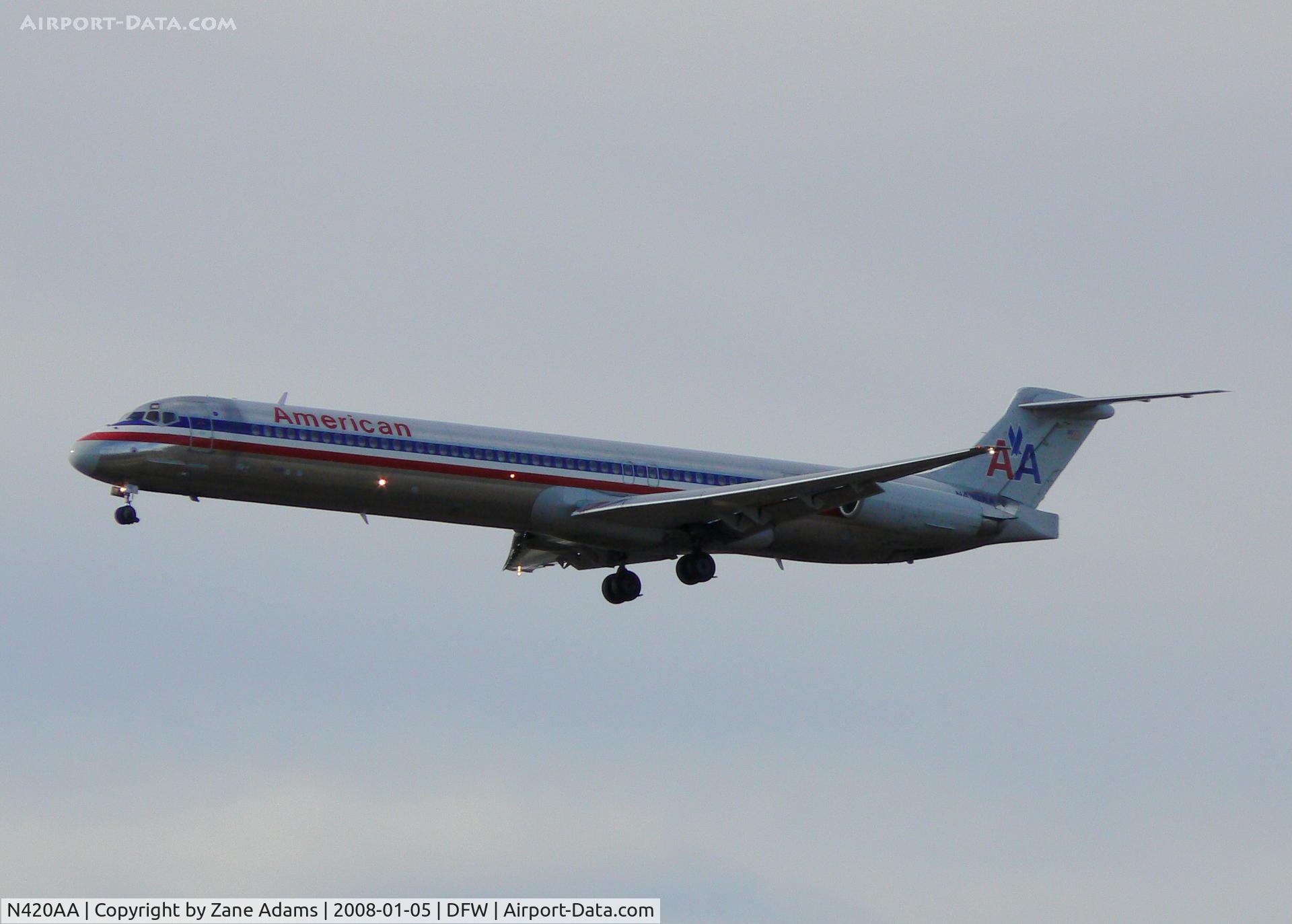 N420AA, 1986 McDonnell Douglas MD-82 (DC-9-82) C/N 49332, Landing at DFW