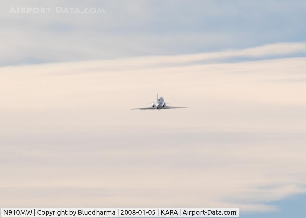 N910MW, 2001 Dassault Falcon 900EX C/N 85, Takeoff on 17L