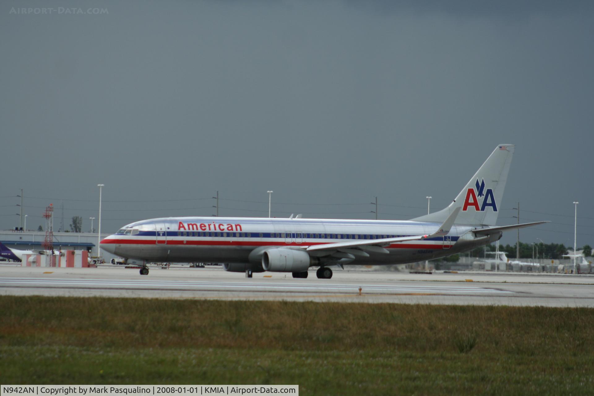 N942AN, 2000 Boeing 737-823 C/N 30084, Boeing 737-800