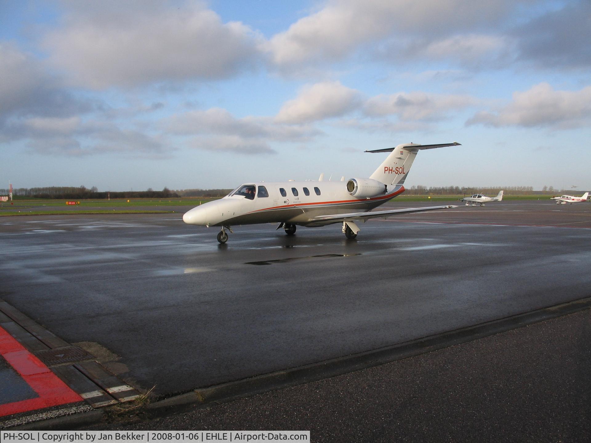 PH-SOL, 2001 Cessna 525 CitationJet CJ1 C/N 525-0417, Airport Lelystad, just before departure
