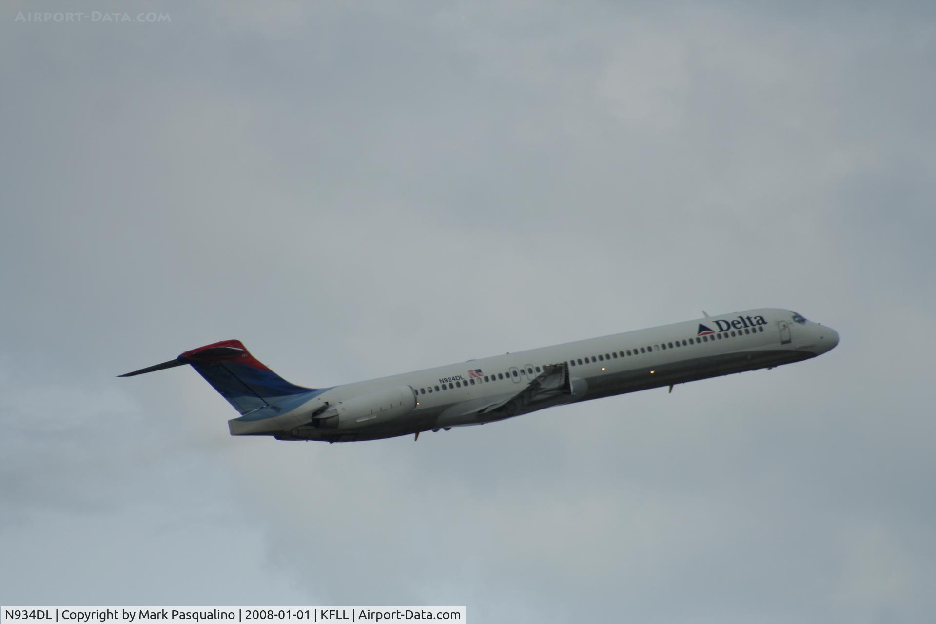 N934DL, 1989 McDonnell Douglas MD-88 C/N 49721, MD-88