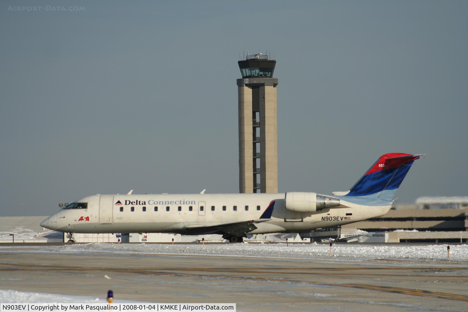 N903EV, 2002 Bombardier CRJ-200ER (CL-600-2B19) C/N 7621, CL-600-2B19