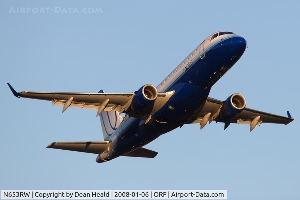 N653RW, 2005 Embraer 170SE (ERJ-170-100SE) C/N 17000076, United Express (Operated by Shuttle America) FLT TCF7576 climbing out from RWY 23 enroute to Washington Dulles Int'l (KIAD).
