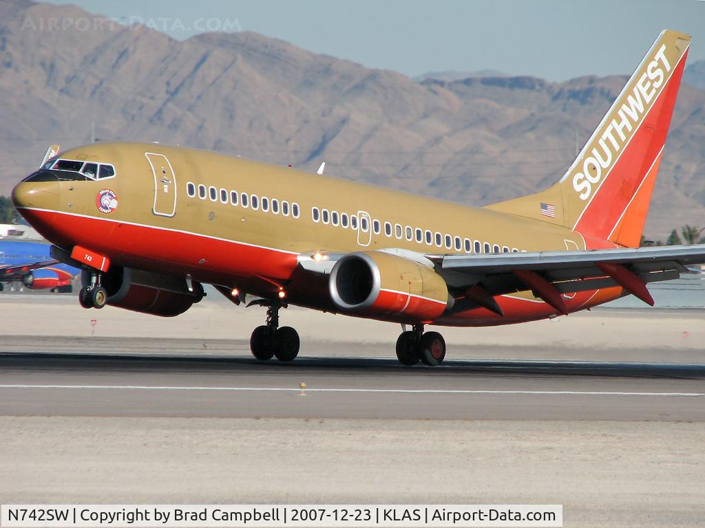 N742SW, 1998 Boeing 737-7H4 C/N 29278, Southwest Airlines - 'Nolan Ryan Express' / 1998 Boeing 737-7H4