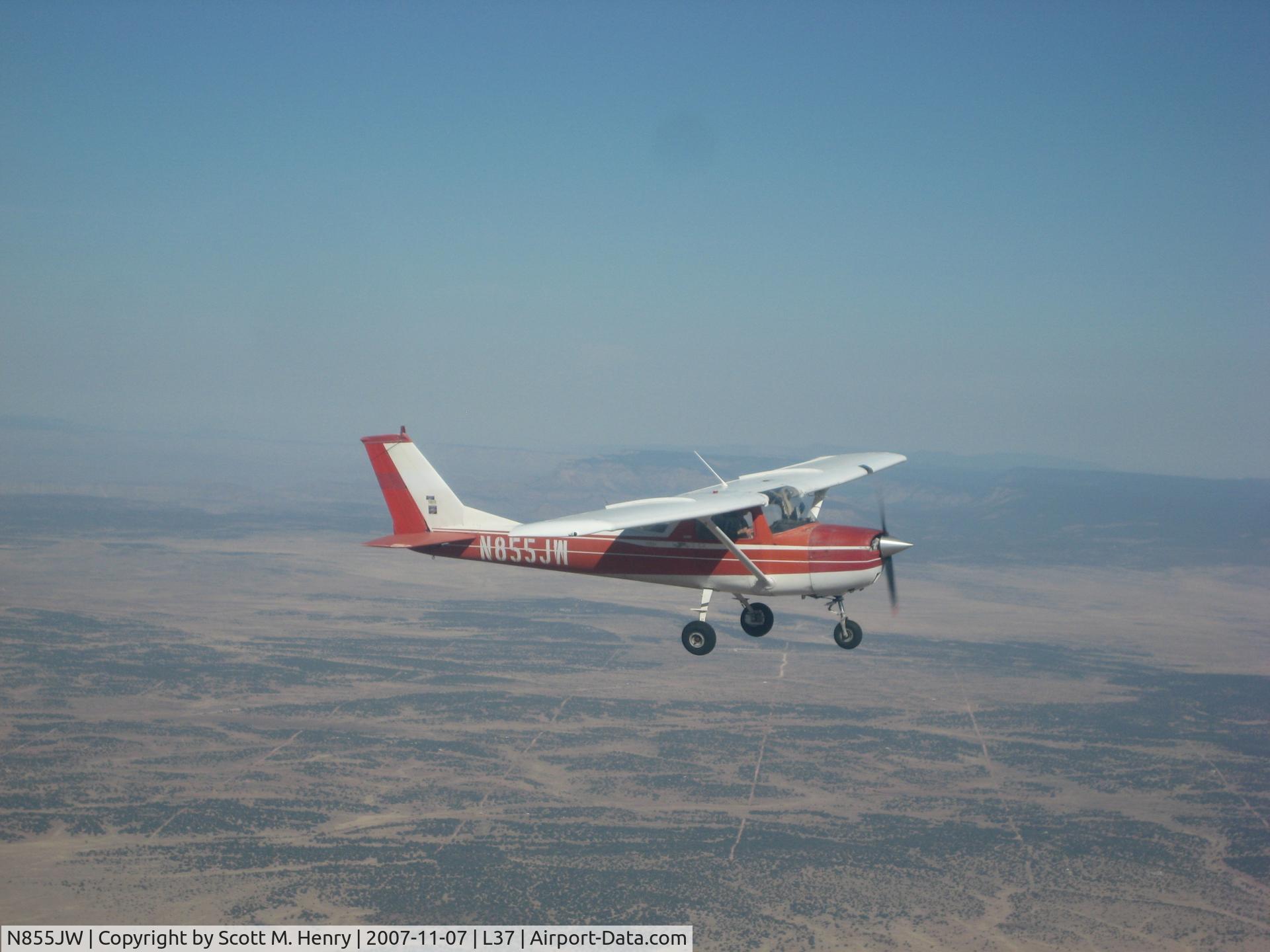 N855JW, 1970 Cessna 150K C/N 15071147, 1970 C150K-Taken just south of Grand Canyon Caverns