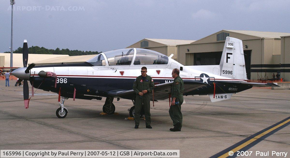 165996, Raytheon T-6A Texan II C/N PT-190, Visiting Naval T-6 with her crew
