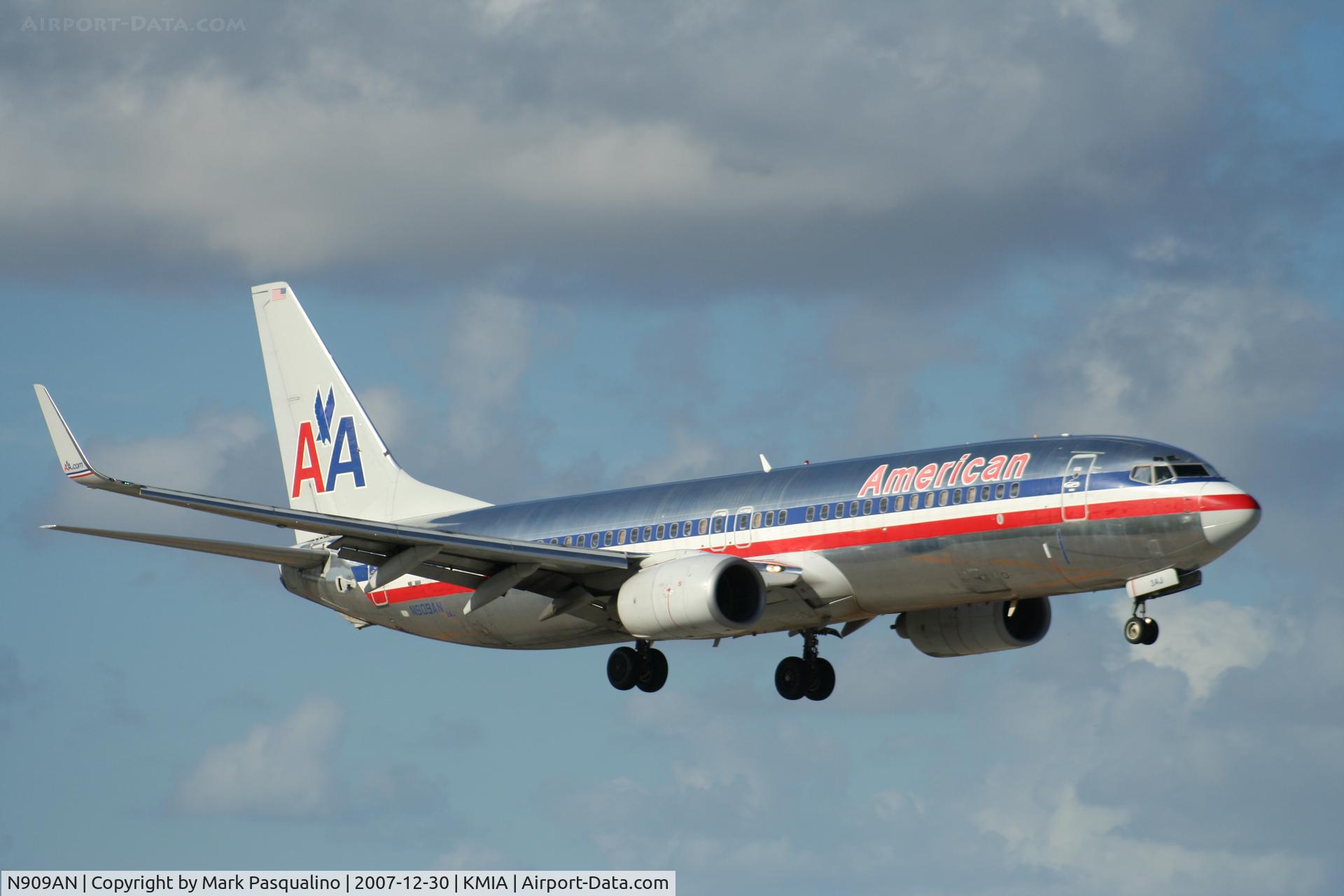 N909AN, 1999 Boeing 737-823 C/N 29511, Boeing 737-800