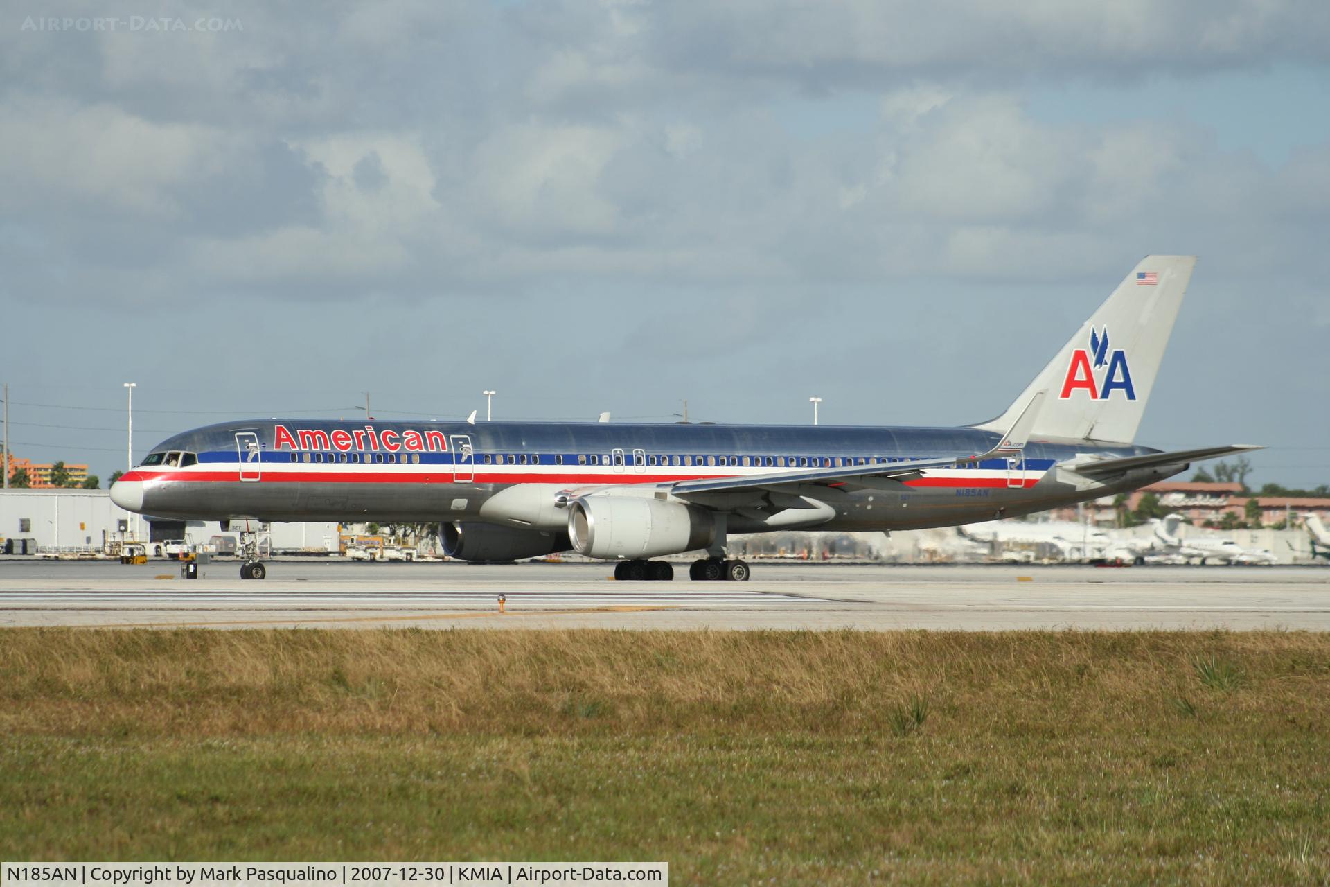 N185AN, 2001 Boeing 757-223 C/N 32379, Boeing 757-200