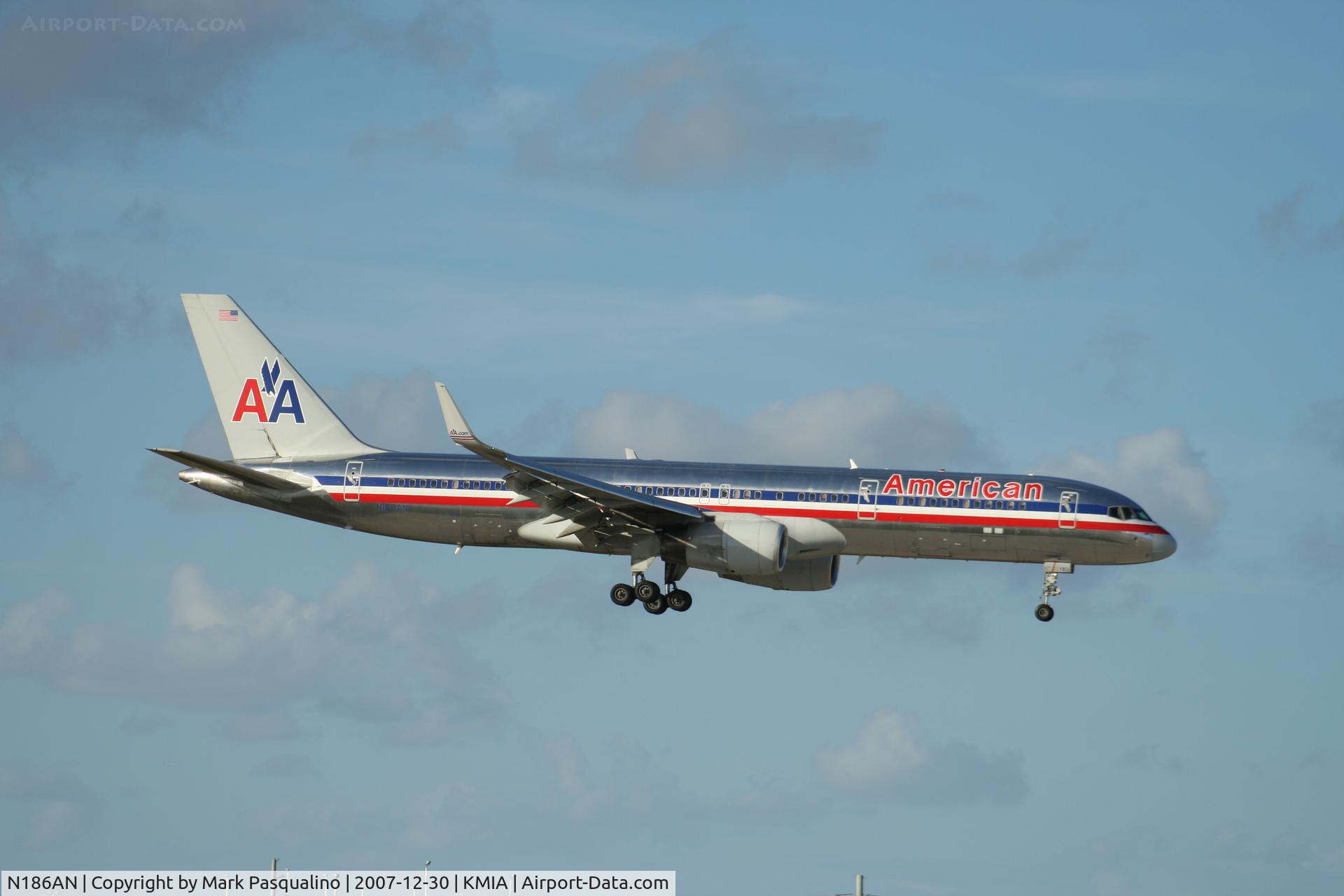 N186AN, 2001 Boeing 757-223 C/N 32380, Boeing 757-200