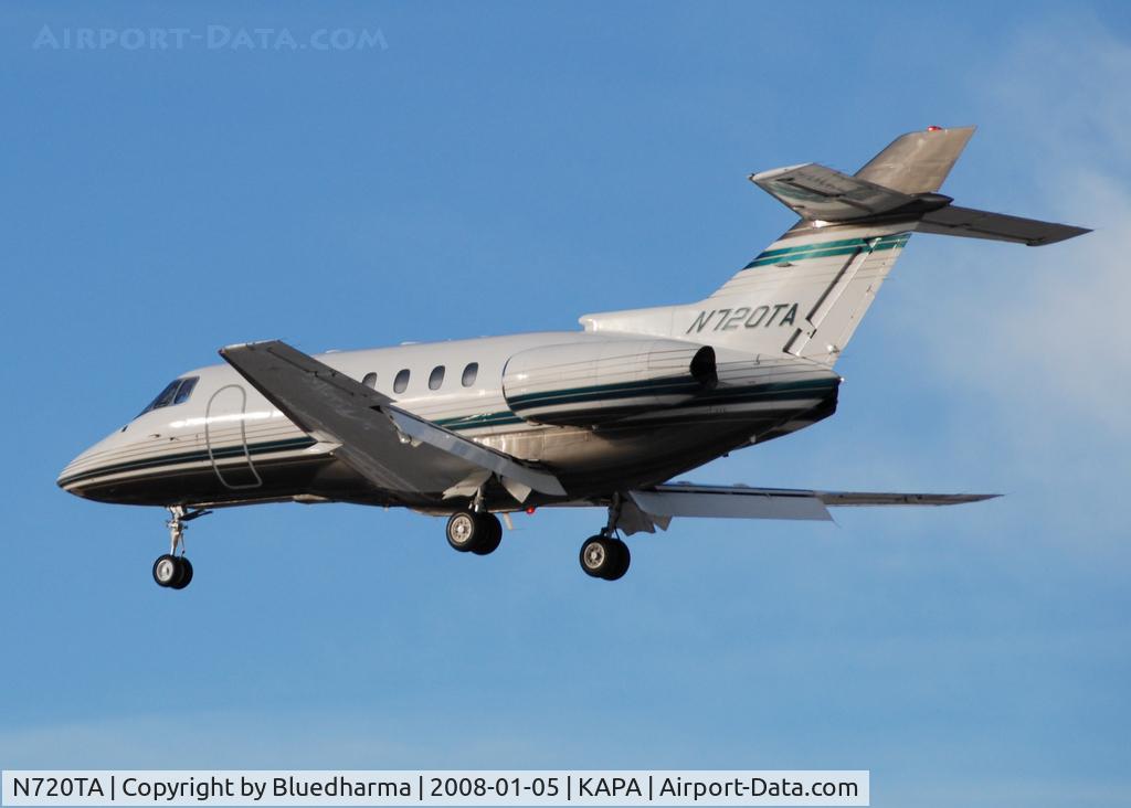 N720TA, 1997 Raytheon HAWKER 800XP C/N 258320, Approach to 17L