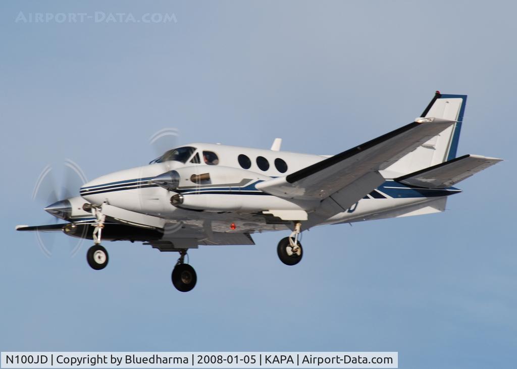 N100JD, 1997 Raytheon C90A C/N LJ-1472, Approach to 17L