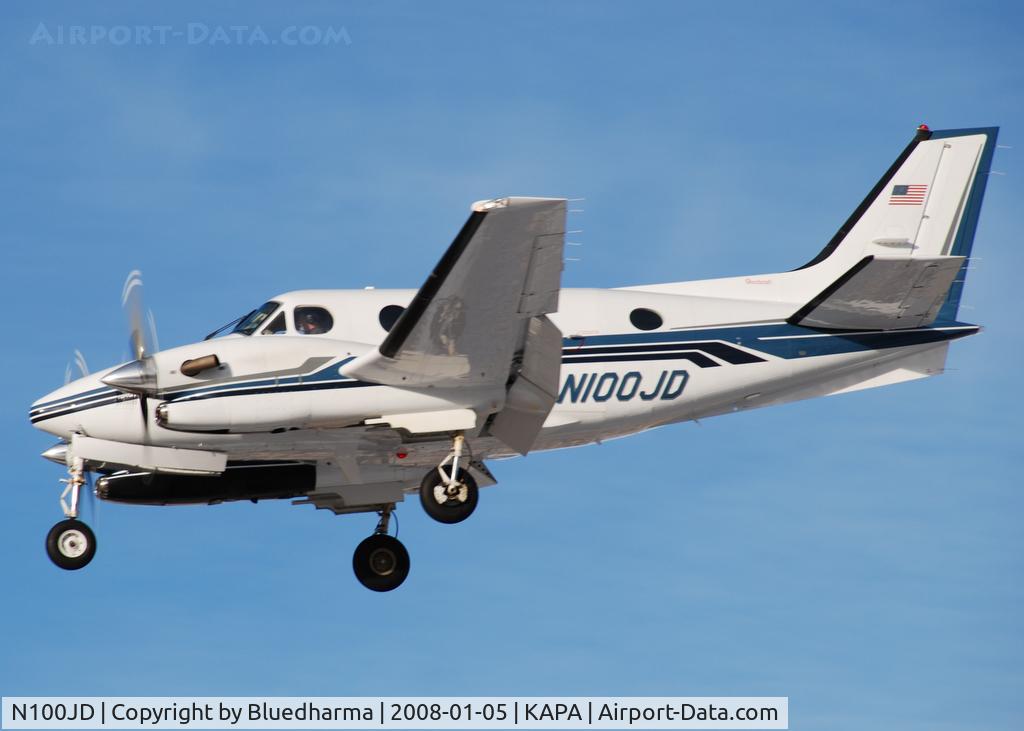 N100JD, 1997 Raytheon C90A C/N LJ-1472, Approach to 17L