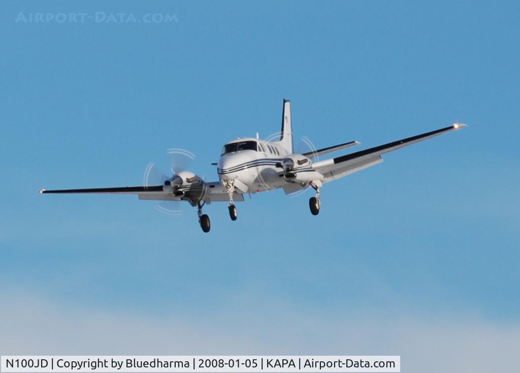 N100JD, 1997 Raytheon C90A C/N LJ-1472, Approach to 17L