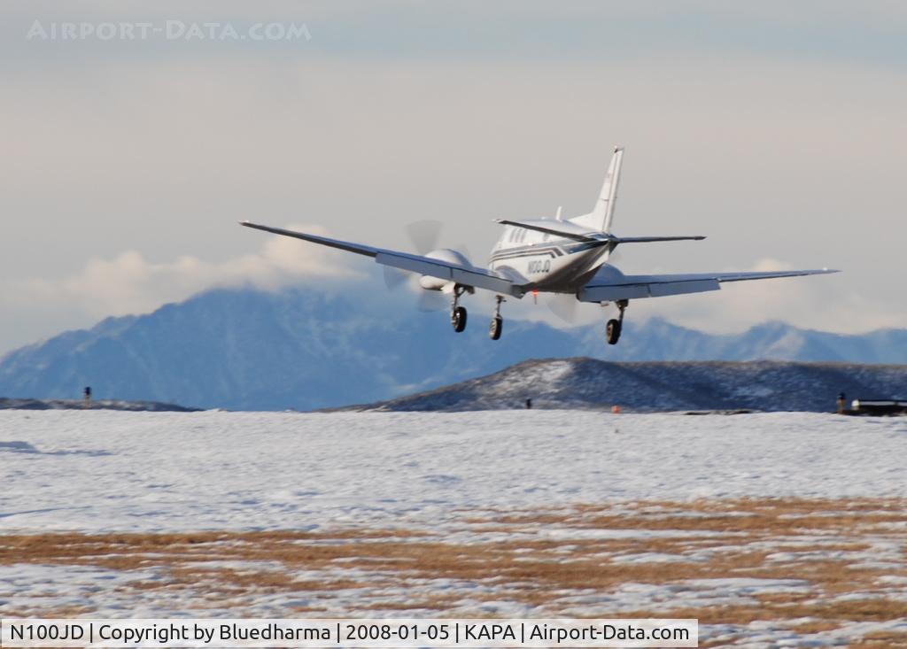 N100JD, 1997 Raytheon C90A C/N LJ-1472, Landing on 17L