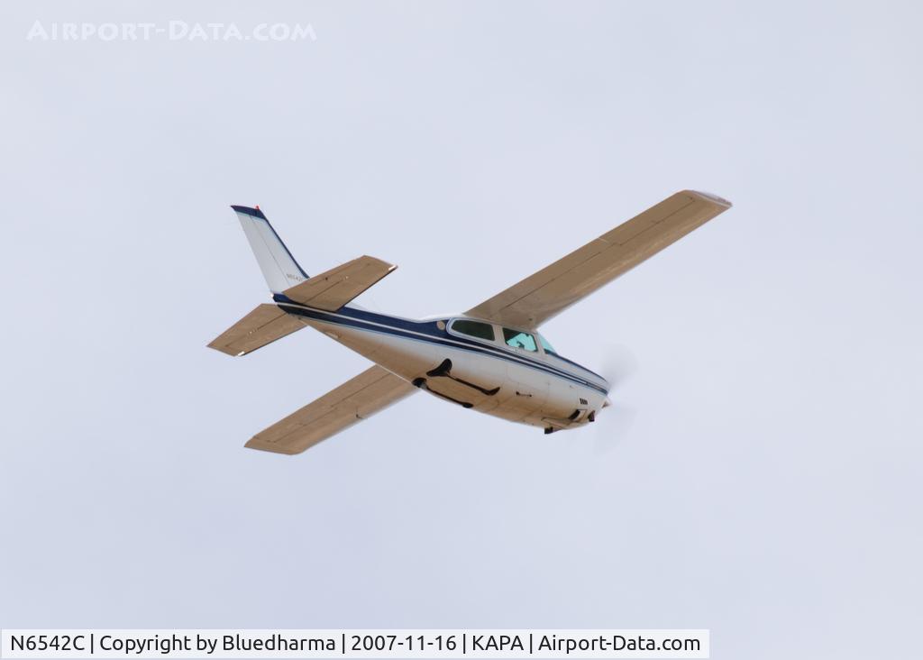 N6542C, 1980 Cessna T210N Turbo Centurion C/N 21063913, Flyover of KAPA