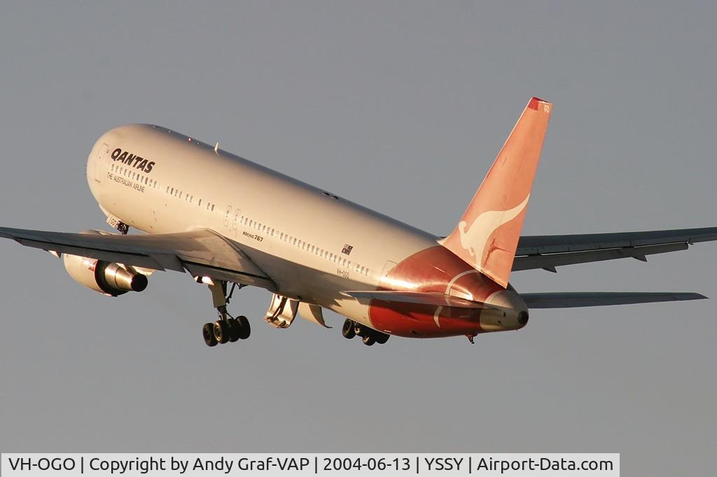 VH-OGO, 1994 Boeing 767-338 C/N 25577, Qantas 767-300