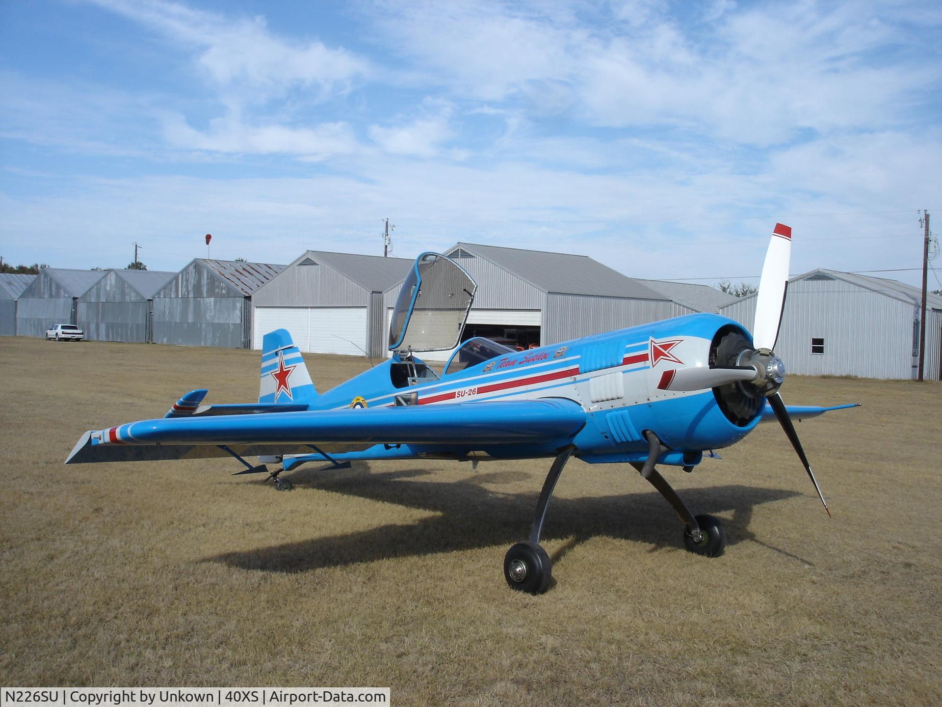 N226SU, 1993 Sukhoi Su-26 C/N 05-08, Grass Strip