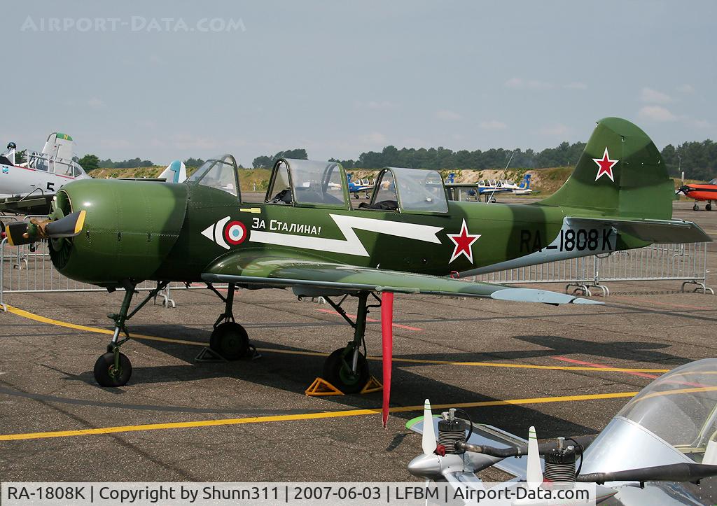 RA-1808K, 1988 Yakovlev Yak-52 C/N 889109, Exhibited at LFBM Airshow 2007