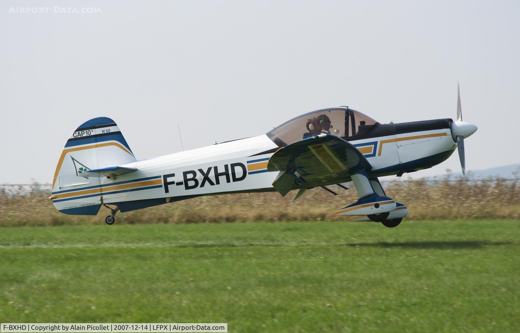 F-BXHD, Mudry CAP-10B C/N 60, landing