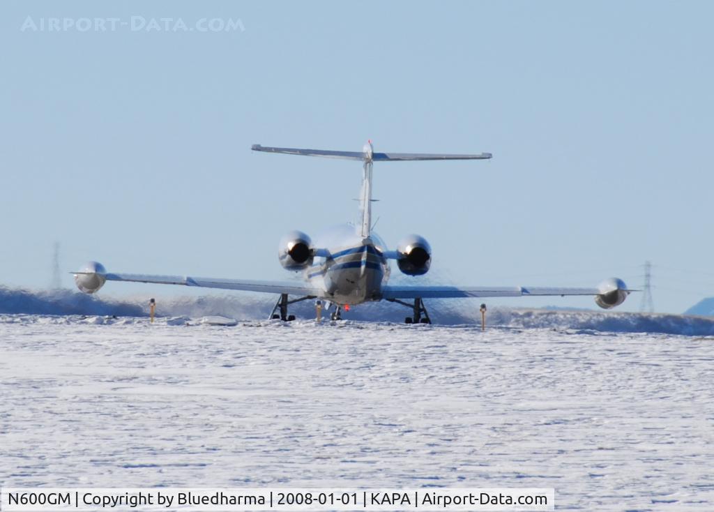 N600GM, 1981 Gates Learjet 25D C/N 290, Airlife Denver taxi to takeoff.