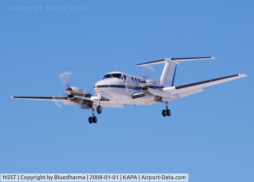 N5ST, 1977 Beech 200 King Air C/N BB-289, Approach to 17L