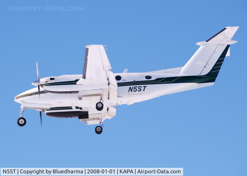 N5ST, 1977 Beech 200 King Air C/N BB-289, Approach to 17L