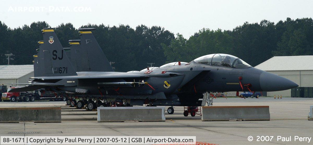 88-1671, 1988 McDonnell Douglas F-15E Strike Eagle C/N 1080/E055, First in line away from the show