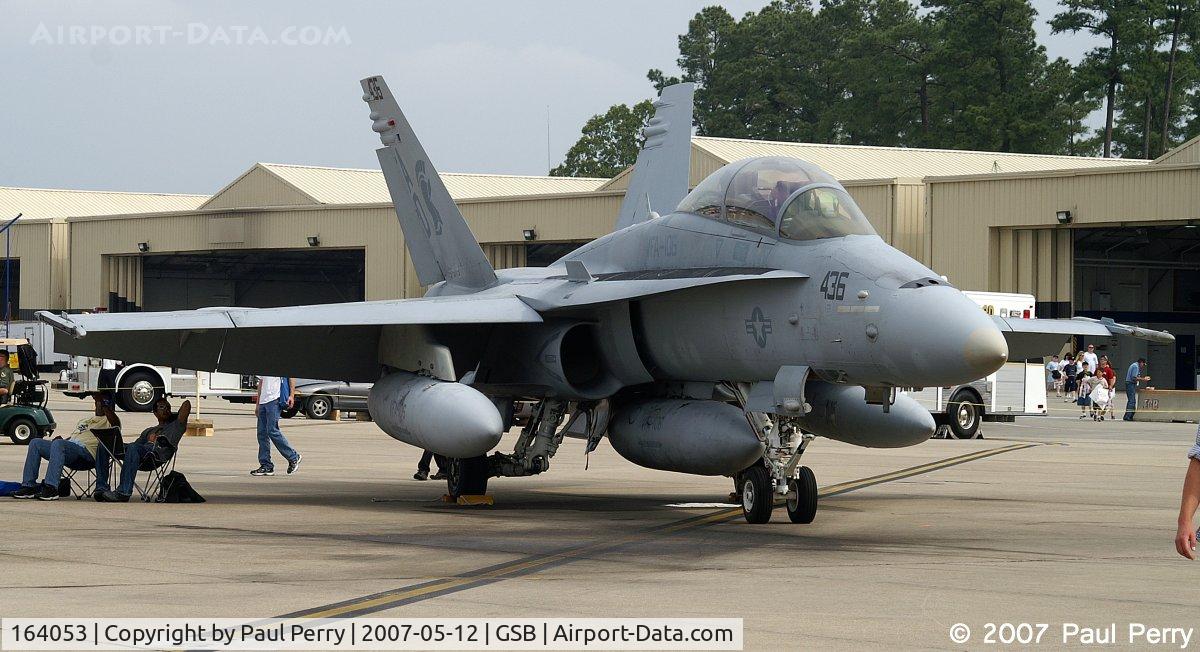 164053, 1990 McDonnell Douglas F/A-18D Hornet C/N 0943/D056, A Valions trainer on the tarmac