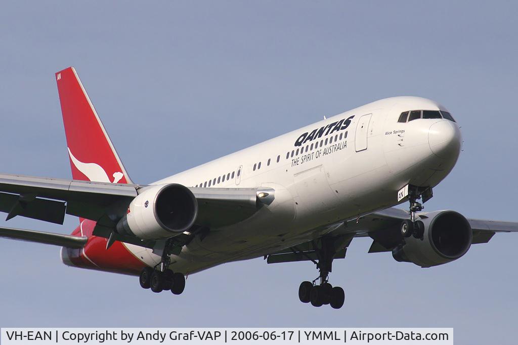 VH-EAN, 1986 Boeing 767-238 C/N 23402, Qantas 767-200